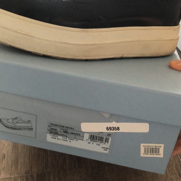 Prada Black leather shoes size 7 very good condition - Picture 2 of 4